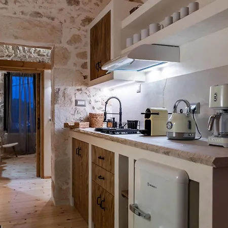 Βίλα Delta-rho Kalámion