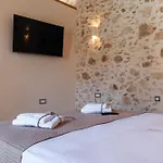 Villa Delta-rho