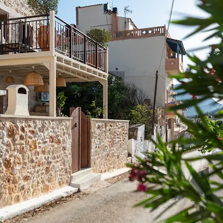 Villa Delta-rho *